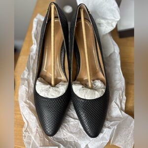 Vionic Madison Black Snake Heels NWT